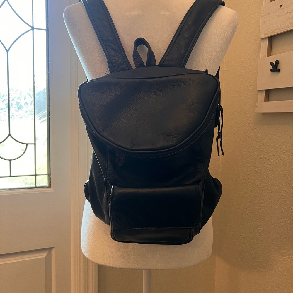 Vintage Frye Benchcrafted Leather Backpack – Black Distressed Leather 90’s - Picture 11 of 14